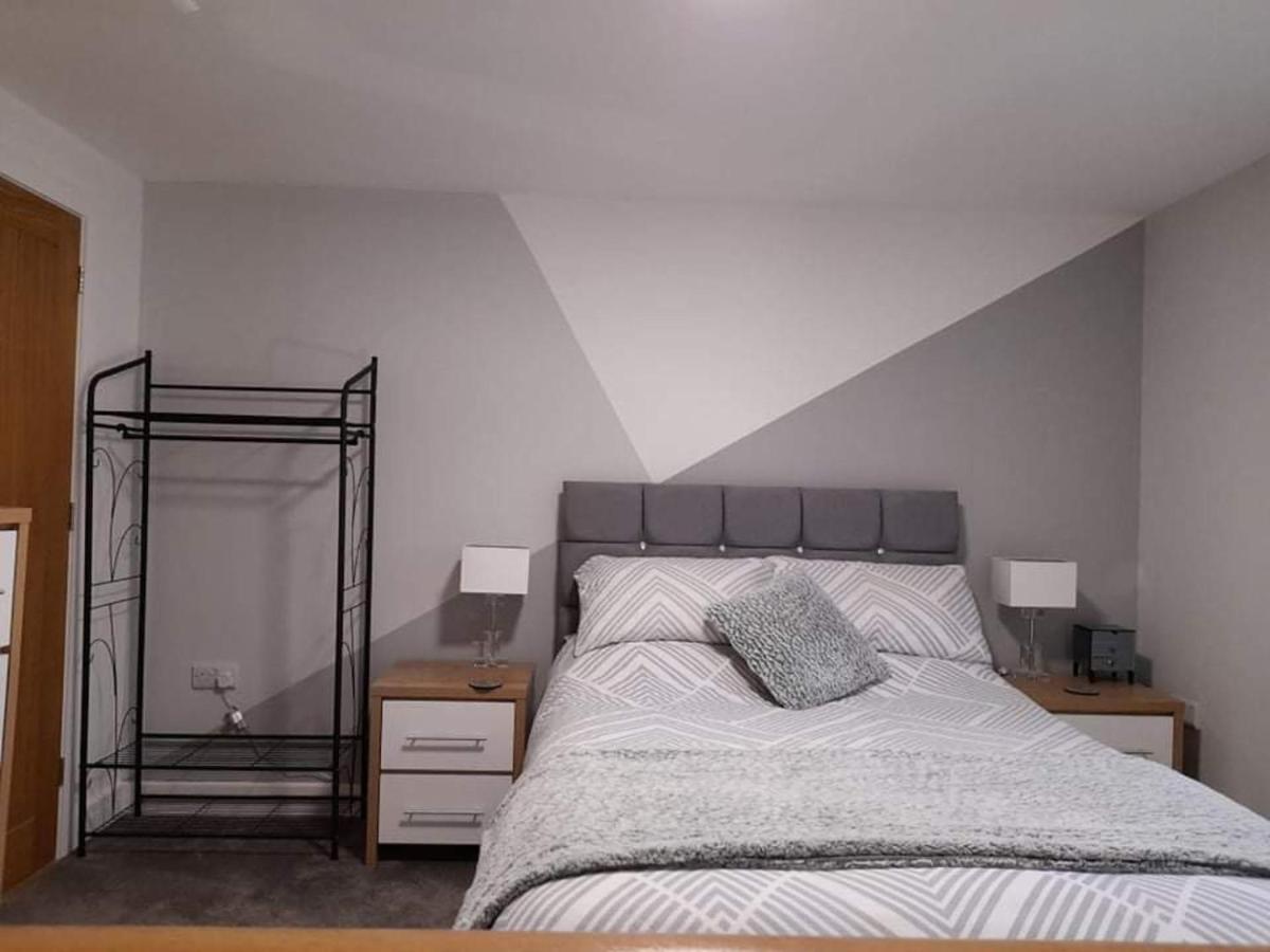 Outstanding Modern 1-Bed House In Chippenham Chippenham (Wiltshire) Exterior foto